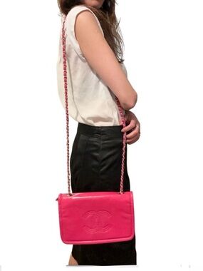 CHANEL Pink Quilted CC Chain Crossbody Bag